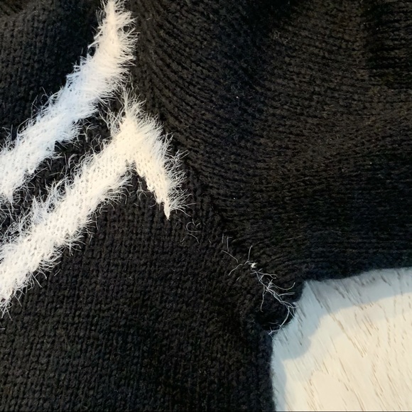 BANANA REPUBLIC Black & White Fair Isle Sweater - Picture 9 of 10